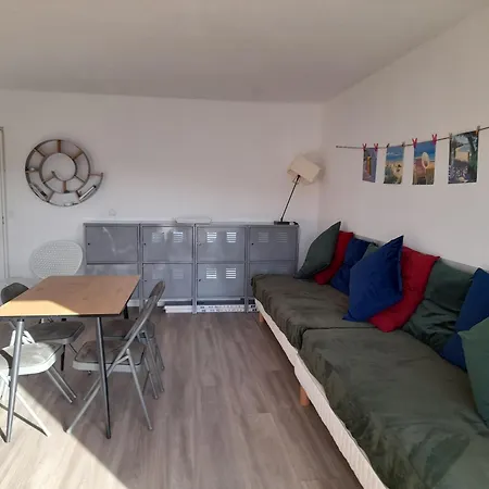 : T2 Calme Avec Balcon, Proche Et Centre, Parking Inclus - Fr-1-319-589 Apartment